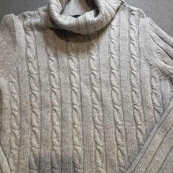 J. Crew Turtleneck Long Sleeve Gray Cable Knit Sweater SZ S. Viscose/wool/rabbit - Picture 3 of 7